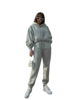 Women’s warm hooded shirt and pants sportswear set